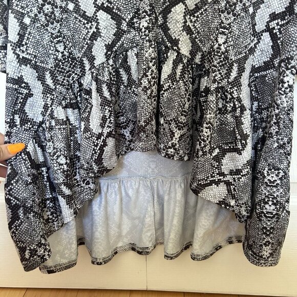 Altar’d State Womens Size XS Top Blouse Black White Snake Skin - Picture 4 of 6